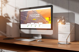 johnny10.com - Solar Fresh strona internetowa - prezentacja na iMac